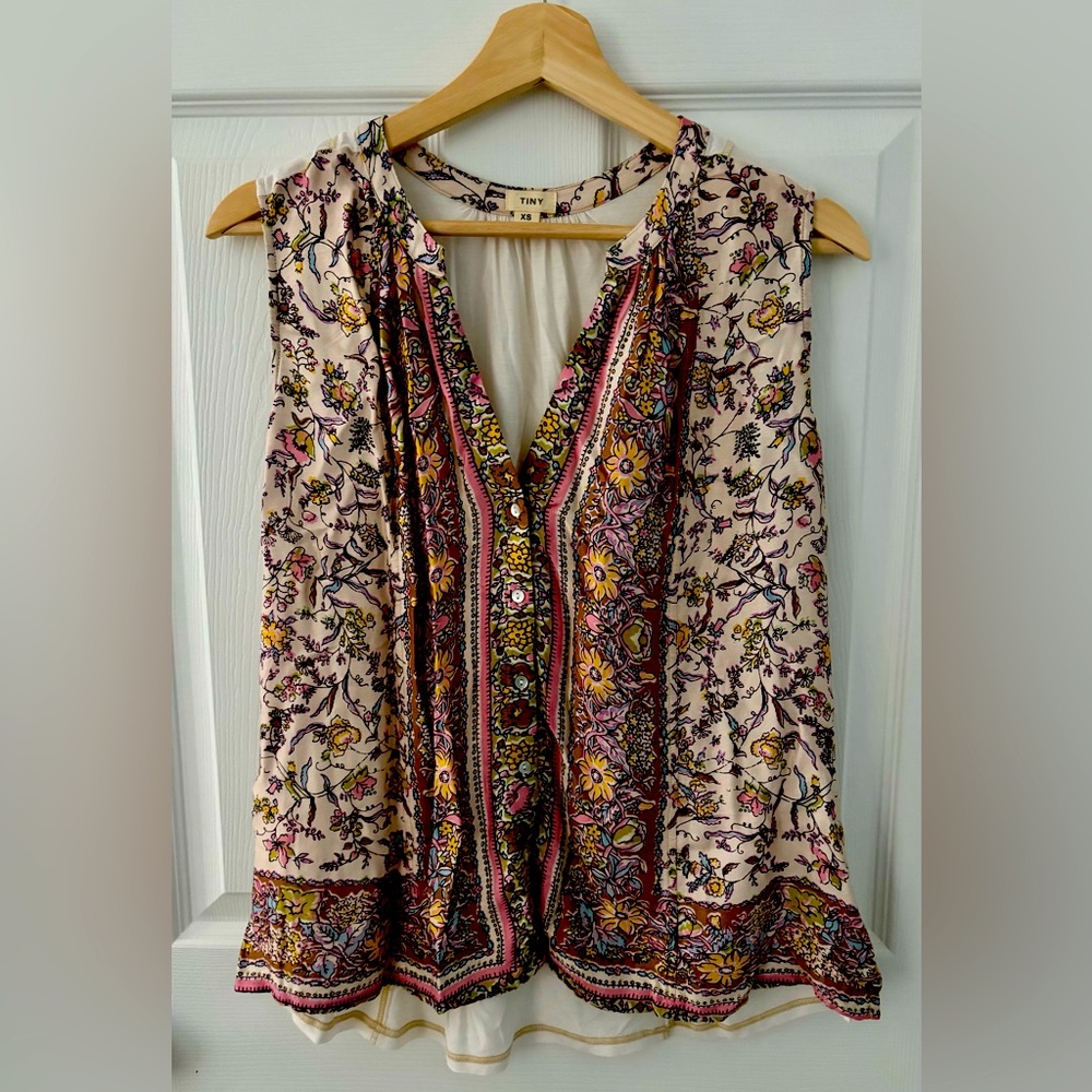 Anthropologie Red and Cream Sleeveless Blouse